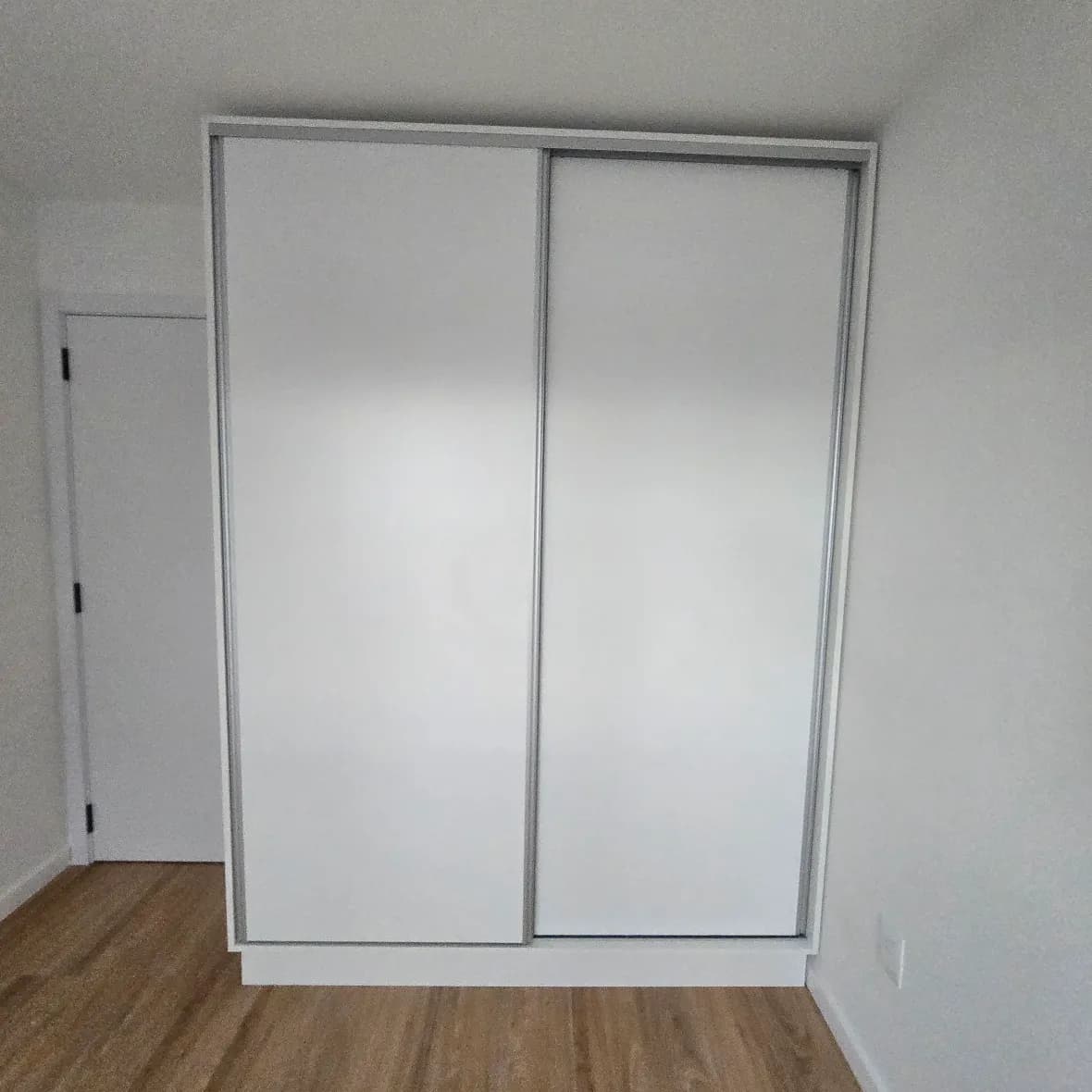 Placar a Medida 2 Puertas - Interiores con Cajonera